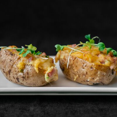 Крошка-картошка с ветчиной и соусом тартар в Daddys pub по цене 425 ₽