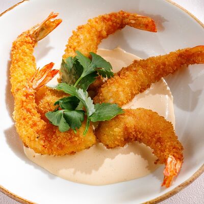 Хрустящие креветки с соусом Том ям в Чайхана Пахвала по цене 650 ₽