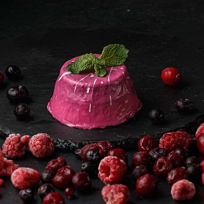 Пирожное черная смородина в Изи Паб по цене 495 ₽