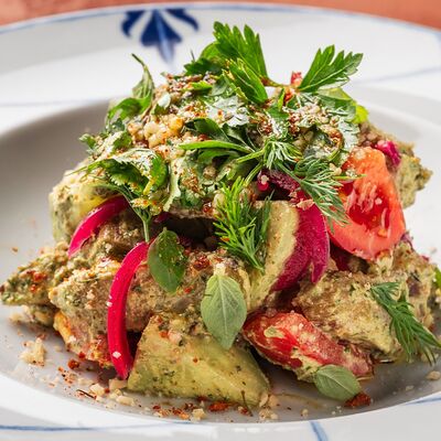 Грузинский салат с баклажанами с мангала и свежими овощами в Дзеими по цене 528 ₽