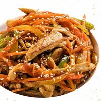 Лапша Удон на воке с курицей в Мариус