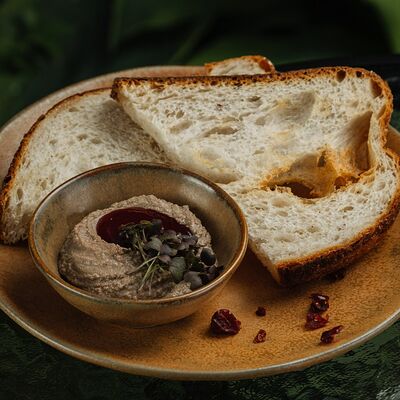 Паштет из цыпленка с брусничным соусом в Yellow Kitchen & bar по цене 408 ₽