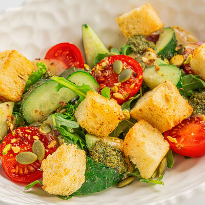 Домашний итальянский салат в Morricone pizza & wine по цене 580 ₽