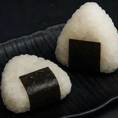 Онигири с креветкойв Мацумото по цене 425 ₽