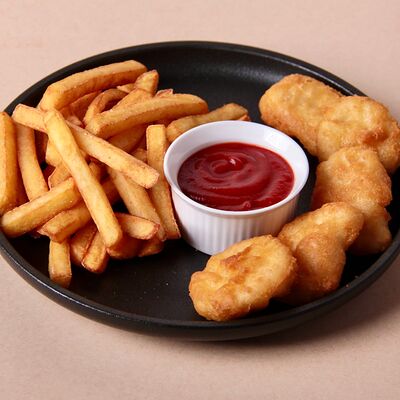 Наггетсы с картофелем фри в Папи бар по цене 510 ₽