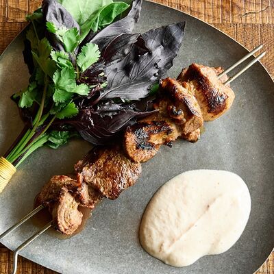 Ягнёнок на углях, зелень, тузлук в Айна по цене 2470 ₽