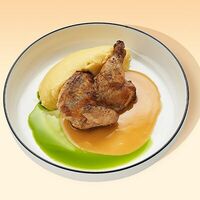 Цыпленок-корнишон с картофельным пюре и соусом жу в Ketch Up