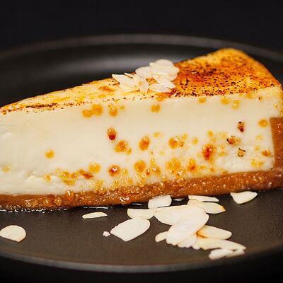 Чизкейк в сахаре в Rogulevs Burgers по цене 330 ₽