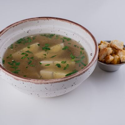 Бульон куриный с яйцом, домашней лапшой и сухариками в БистроВареничная по цене 95 ₽