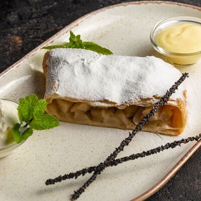 Штрудель Яблочныйв Сытый Лось по цене 440 ₽