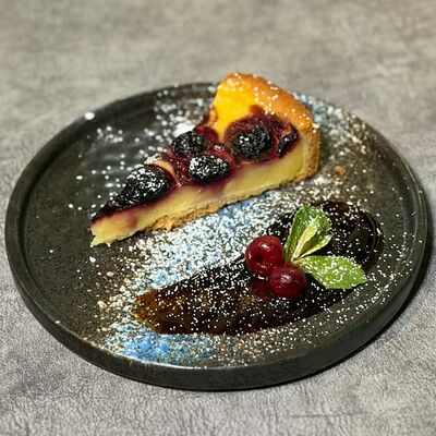 Вишневый торт в BRCAFE по цене 300 ₽