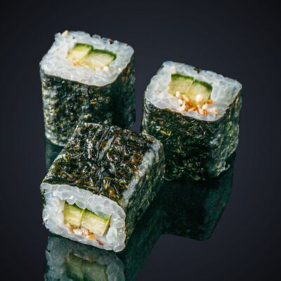 Маки с огурцом в Уми Суши по цене 240 ₽