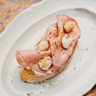 Брускетта с мортаделлой в У БЕЛЛУЧЧИ круче по цене 280 ₽