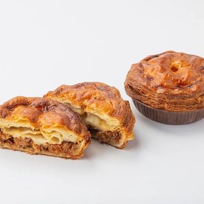 Сытный пирог с овощами и сыромв Волконский по цене 440 ₽