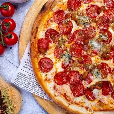 Пицца Пеперони дижонская в Donna Maria PREMIUM по цене 1360 ₽