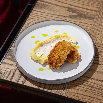 Пожарские котлеты с картофельным пюре и грибным соусом в Chopbbq по цене 800 ₽