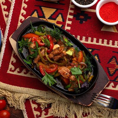 Жаркое из куриного бедра в Анхор по цене 560 ₽