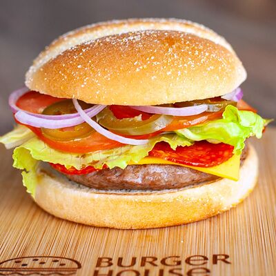 Хот бургер с пепперони в Burger House по цене 660 ₽
