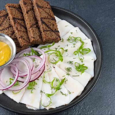 Сало с чесноком в По Чесноку по цене 491 ₽