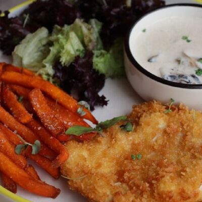 Куриный шницель с хрустящим бататом в Cream Soda по цене 720 ₽