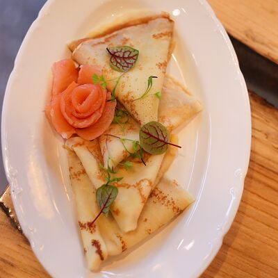 Блины с лососем в Тарелочки по цене 790 ₽