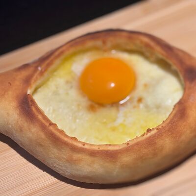 Хачапури по-аджарски в Шашлыки & Хинкали по цене 460 ₽
