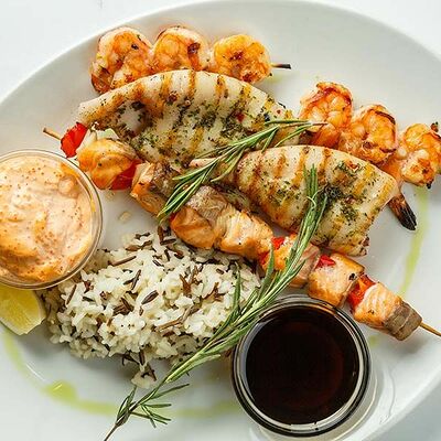 Ассорти из морепродуктов на гриле в Перчини на огне по цене 1540