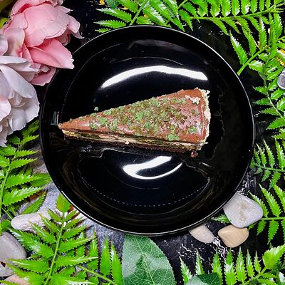 Чизкейк Дубайский шоколад в Фараон Рестобар по цене 550 ₽