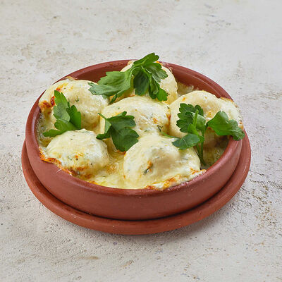 Шампиньоны, запеченные под сыром сулугуни в Ели-Пили по цене 550 ₽