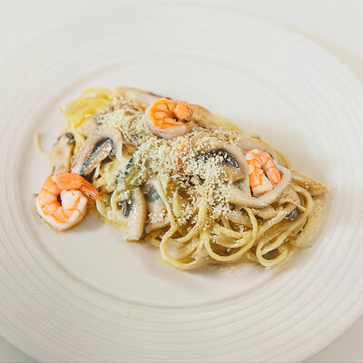 Вок с креветками в сливочном соусе и нежным сыром в Corn dog dagestan по цене 490 ₽