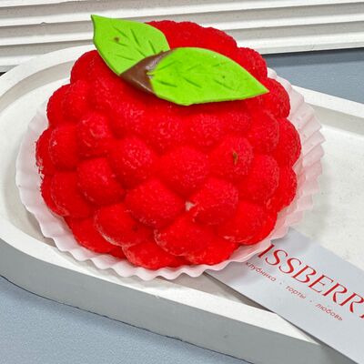 Корпусное пирожное малинка в Kissberry по цене 590 ₽
