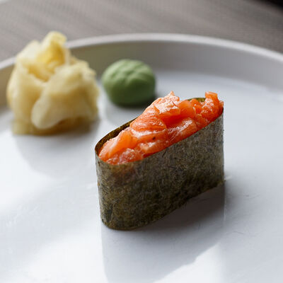 Гункан острый лосось в Per Se по цене 625 ₽