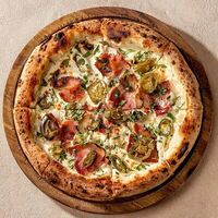 Пицца с беконом и халапеньо в Чиполучо