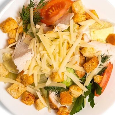 Салат Цезарь с курицей в Пузата хата по цене 215 ₽