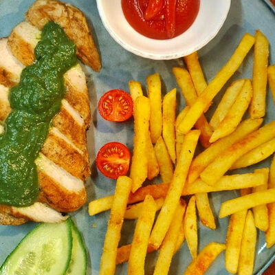 Курица со шпинатом в Boldesno по цене 480 ₽