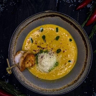 Крем суп из тыквы с тигровыми креветками в Малевичи по цене 630 ₽