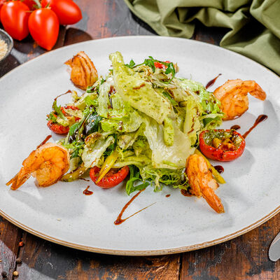 Салат с тигровыми креветками в Роял Палас по цене 790 ₽