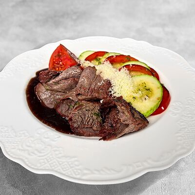 Слайсы стриплойна с овощами в MaMa Mia по цене 742 ₽