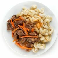 Гуляш из говядины с рожками в Три жены