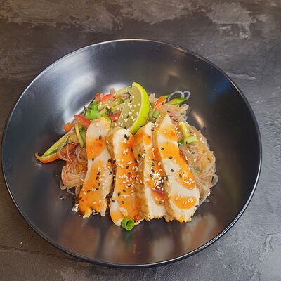 Тайский салат с куриной грудкой и фунчозой в Лапшичная ВокБери по цене 489 ₽