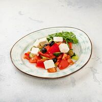Салат Овощной с брынзой и маслинами в Хуторок