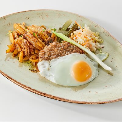 Бифштекс с яйцом в Room-cafe по цене 880 ₽