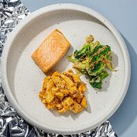 Лосось, сливочная кукуруза, брокколи в Skybar