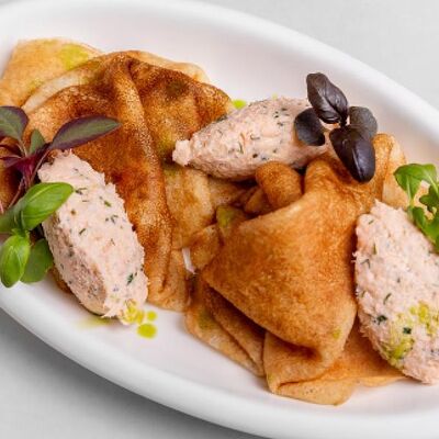 Блины с риетом из лосося в City club по цене 920 ₽