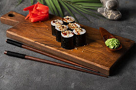 Ролл с угрём в SushiKent по цене 340 ₽