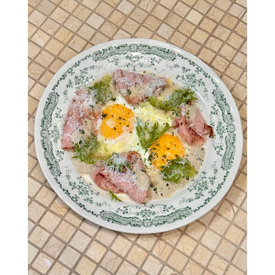 Глазунья с жареной мортаделлой, пармезаном и трюфельным соусом в Мари по цене 560 ₽