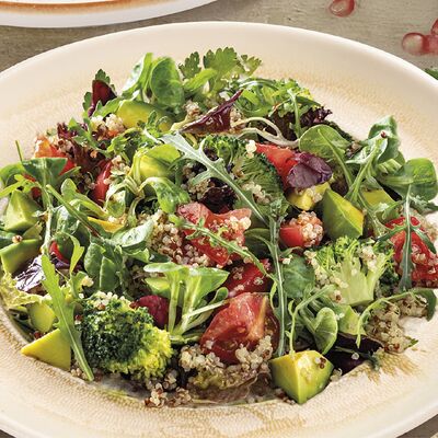 Микс салат с авокадо и киноа в Урюк по цене 640 ₽