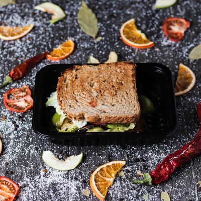 Сэндвич с зеленым салатом и овощами гриль в Кафе RSC по цене 190 ₽