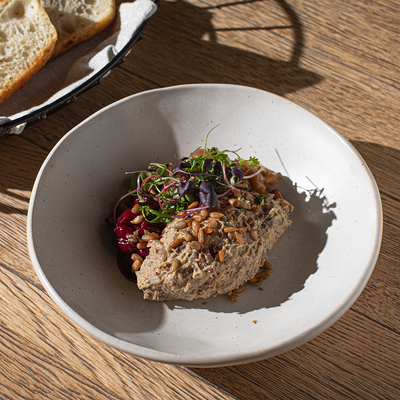 Рийет из копченой утки, вишня, лук с яблоками в Touché по цене 750 ₽