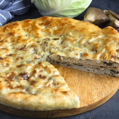 Осетинский пирог с капустой и грибами в Пироги с историей по цене 550 ₽